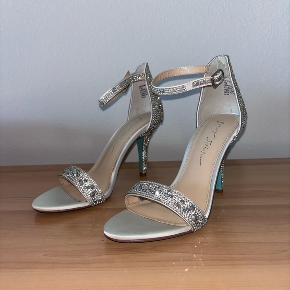 Betsey Johnson Silver Heels - Picture 6 of 10